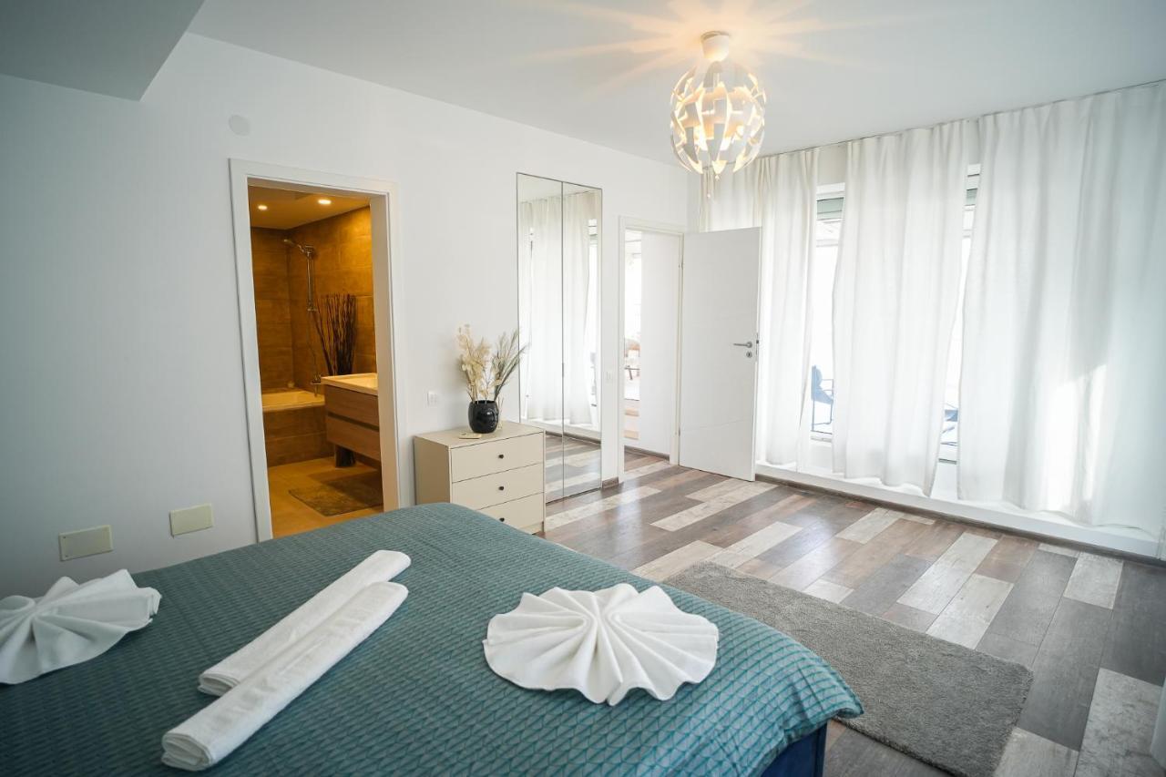 Penthouse With Huge Rooftop & Amazing City View Bukarest Eksteriør billede