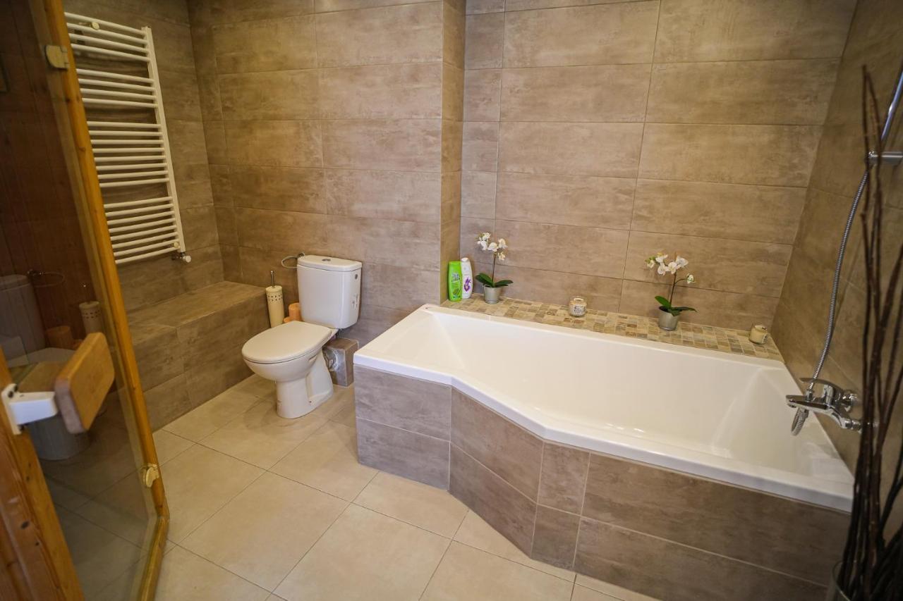 Penthouse With Huge Rooftop & Amazing City View Bukarest Eksteriør billede